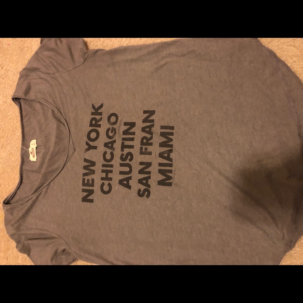 Hollister tee